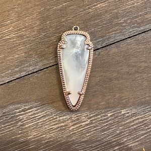 Kendra Scott rose gold pendant